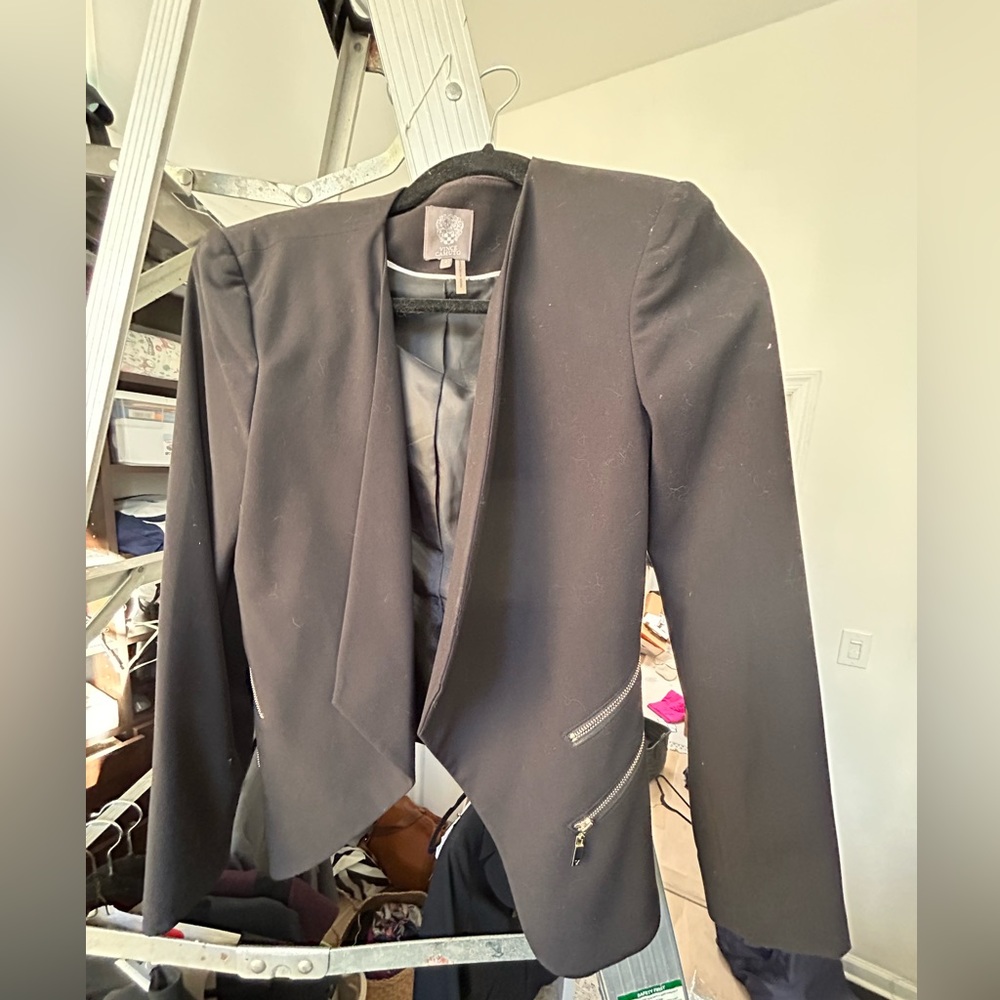 Stylish women’s blazer (Vince Camuto)
